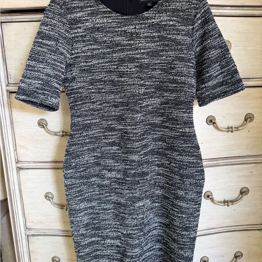 Banana Republic Gray and White Sheath Dress Short Sleeve Crew Neck